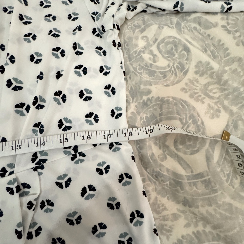 EUC Ann Taylor Factory Peplum Top (L) - Picture 7 of 8